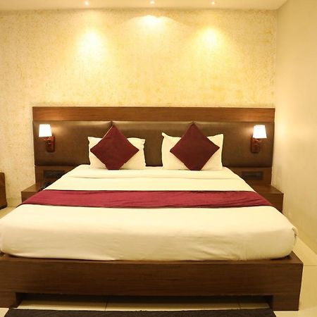 Hotel La Pearl Naiapura Екстериор снимка