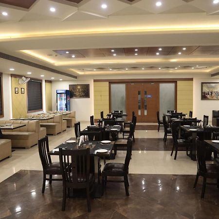 Hotel La Pearl Naiapura Екстериор снимка
